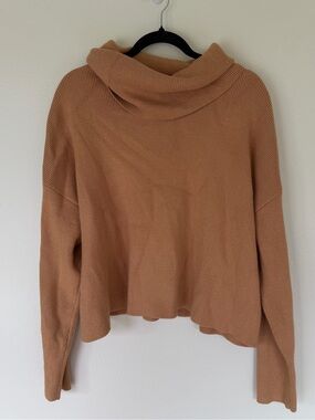 Cozy Cropped Turtleneck Sweater - Camel